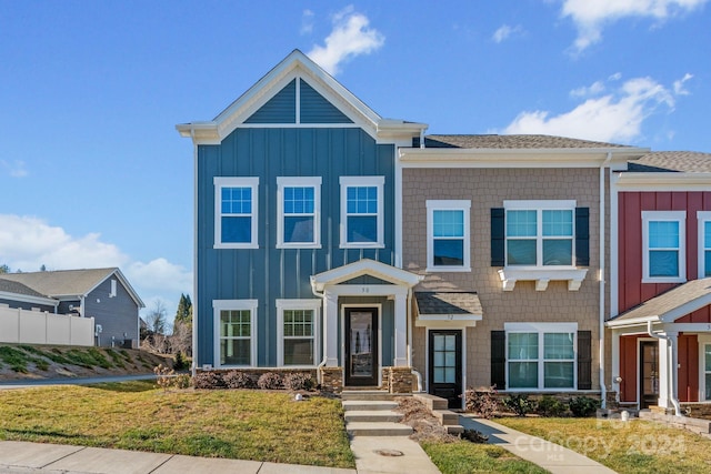 view of front of house featuring a front yard