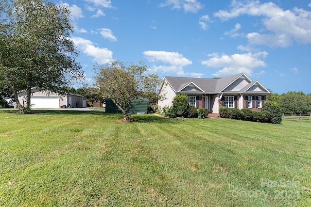 view of front of home featuring a front yard and a garage