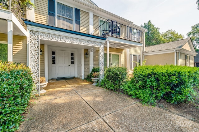 entrance to property with a balcony