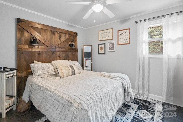 bedroom with crown molding and ceiling fan