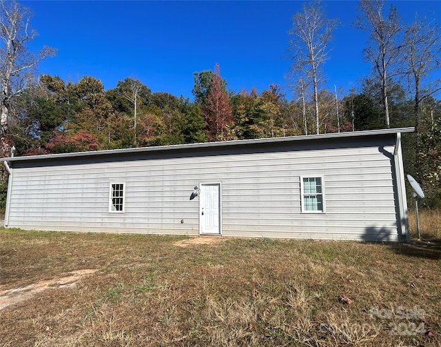 exterior space featuring a yard