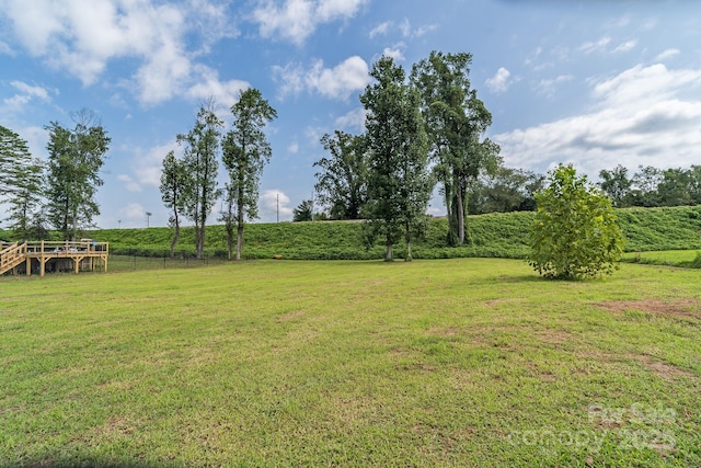 view of yard with a rural view