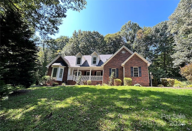 view of front of property with a front lawn