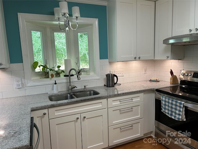 kitchen with sink, stainless steel electric stove, decorative backsplash, and white cabinetry