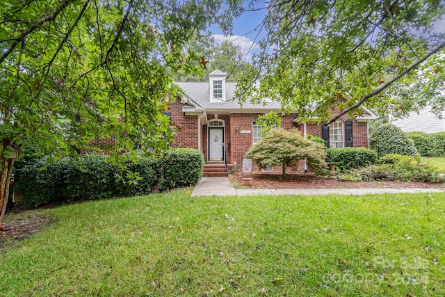 view of front facade with a front yard