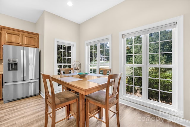 dining room featuring light wood-style flooring, baseboards, and recessed lighting