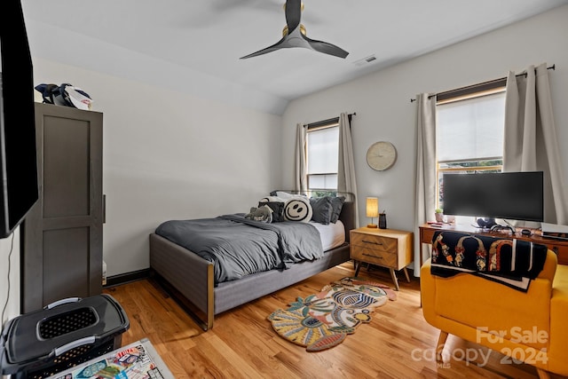 bedroom featuring light wood-style flooring, visible vents, and a ceiling fan