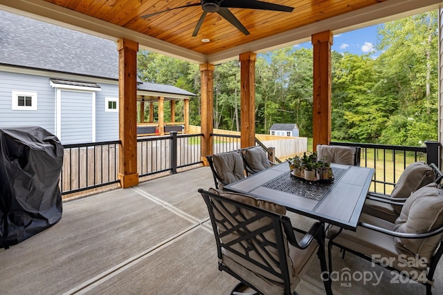 exterior space with outdoor dining space and ceiling fan