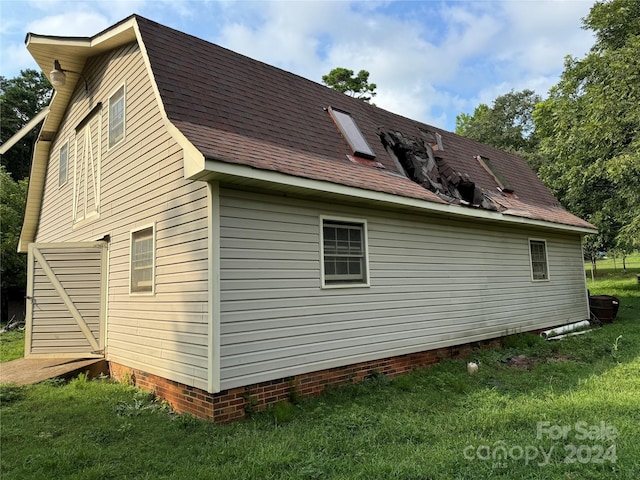 4539 S New Hope Rd, Gastonia, NC 28056 - view of property exterior featuring a lawn, a gambrel roof, and a shingled roof