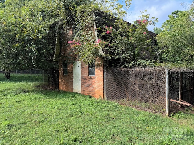 4539 S New Hope Rd, Gastonia, NC 28056 - view of yard with fence