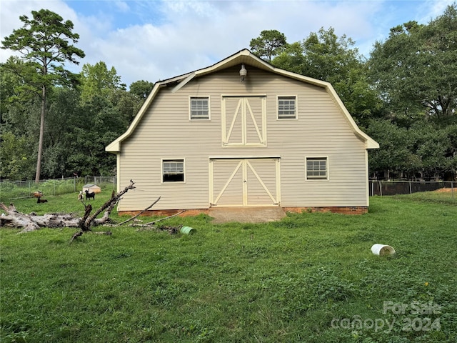 4539 S New Hope Rd, Gastonia, NC 28056 - rear view of house featuring a yard, a barn, a gambrel roof, and fence