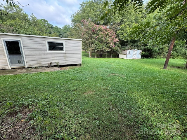 4539 S New Hope Rd, Gastonia, NC 28056 - view of yard featuring a shed and an outdoor structure