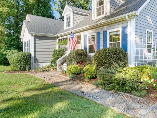 view of front of house featuring a front yard