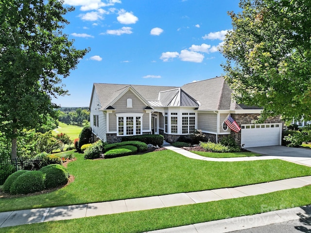 view of front facade featuring a garage and a front yard