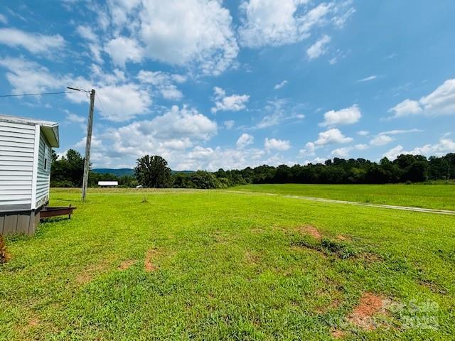 view of yard featuring a rural view