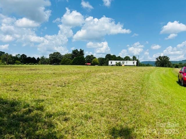 view of yard featuring a rural view