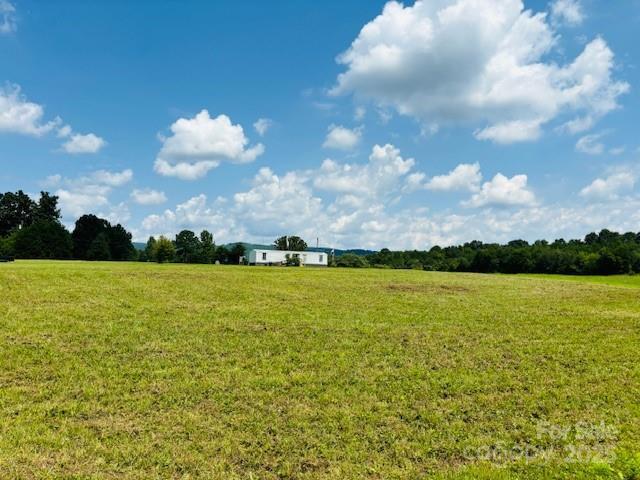 view of yard featuring a rural view