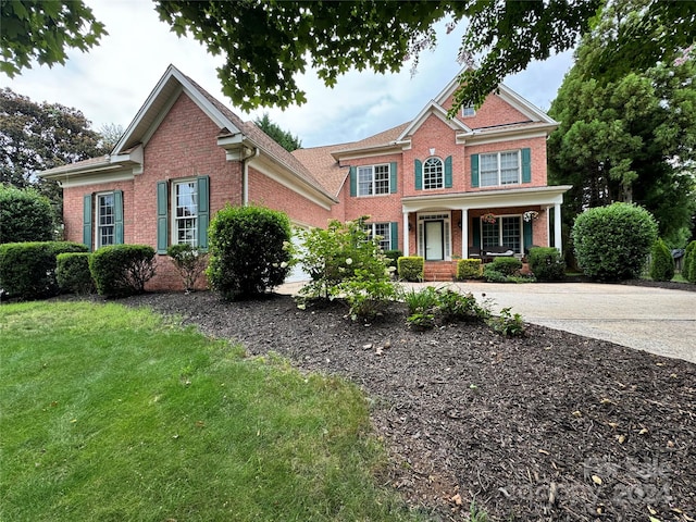 view of front of property featuring a front yard and covered porch