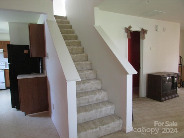 stairs featuring carpet flooring