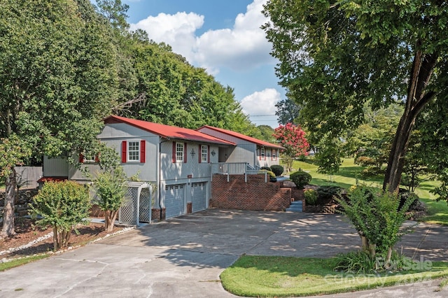 view of front of home with a garage and concrete driveway