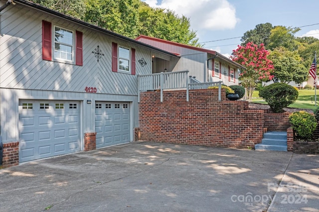 view of front of house featuring a garage