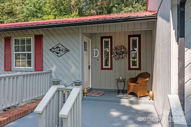 property entrance with a porch