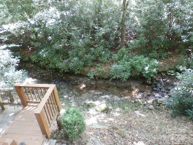 view of yard featuring a water view