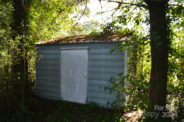 view of outdoor structure