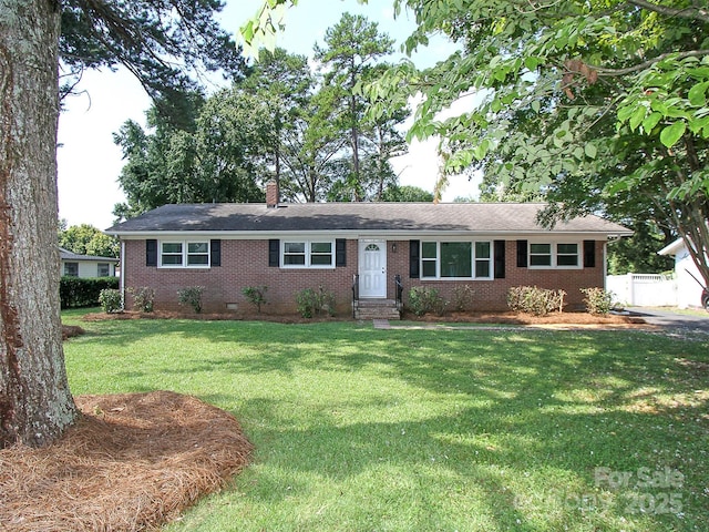 ranch-style house featuring a front lawn