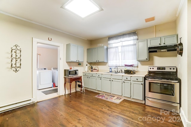 kitchen with stainless steel appliances, a baseboard heating unit, sink, dark hardwood / wood-style flooring, and independent washer and dryer