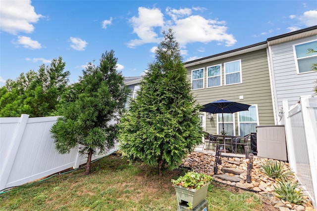 view of yard featuring fence