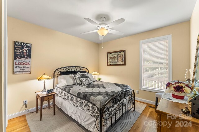 bedroom featuring light hardwood / wood-style floors and ceiling fan