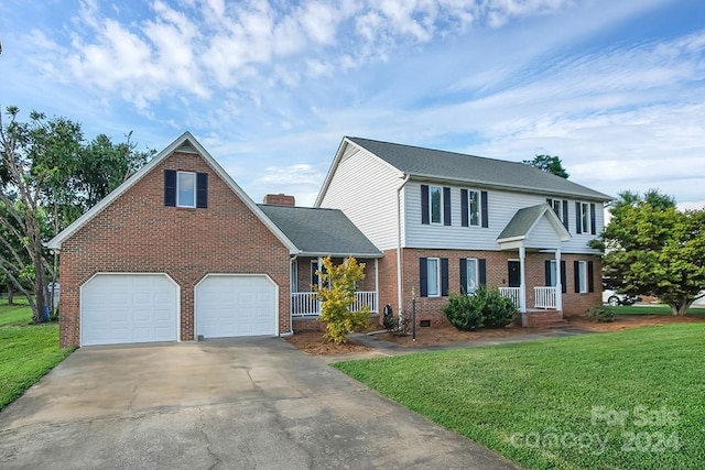 view of front of house featuring a garage, a front lawn, and a porch