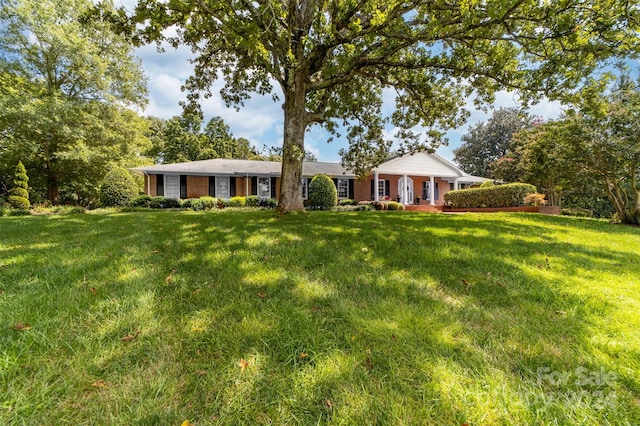 ranch-style home featuring a front yard