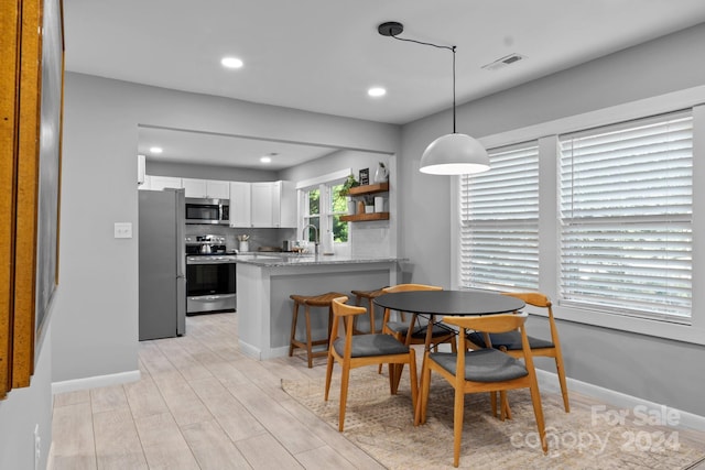 dining space featuring visible vents, recessed lighting, light wood-style floors, and baseboards