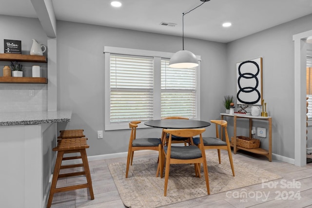 dining area featuring visible vents, recessed lighting, and baseboards