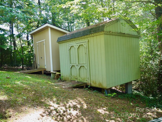 view of outdoor structure