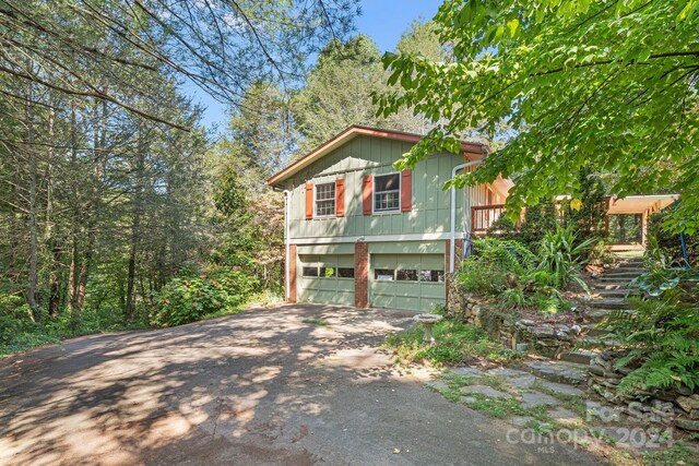 view of front of house with a garage