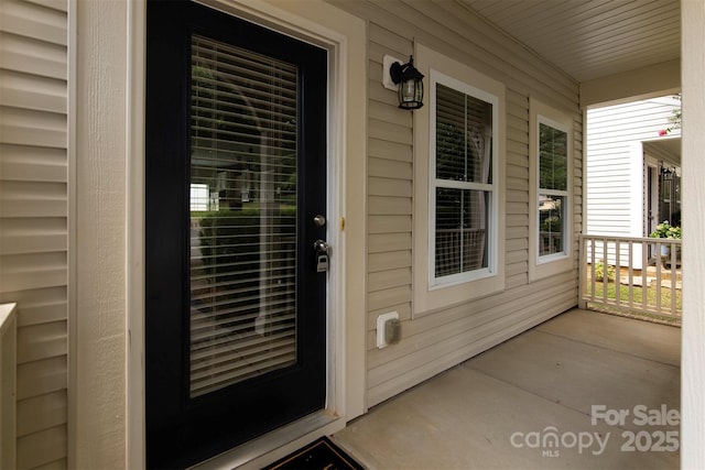 entrance to property featuring covered porch