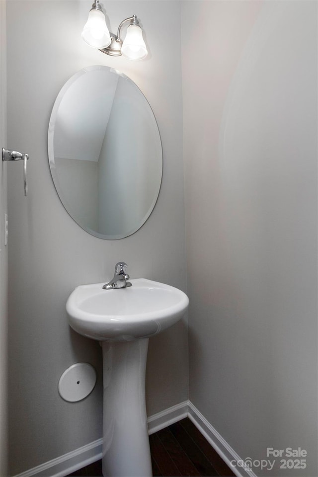 bathroom featuring sink