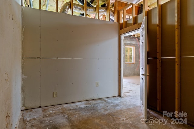 unfurnished room featuring concrete flooring