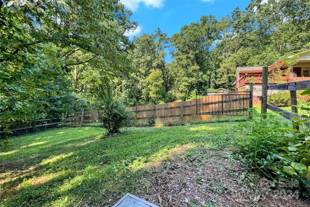 view of yard featuring a fenced backyard