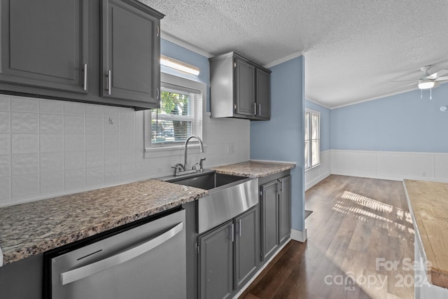 kitchen featuring dishwasher, dark hardwood / wood-style floors, sink, gray cabinetry, and backsplash