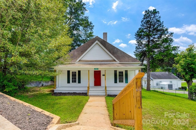 view of front facade with covered porch and a front yard