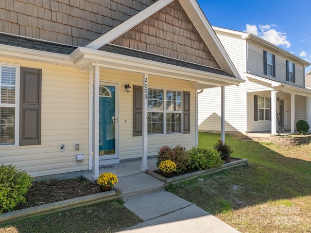 property entrance featuring a lawn