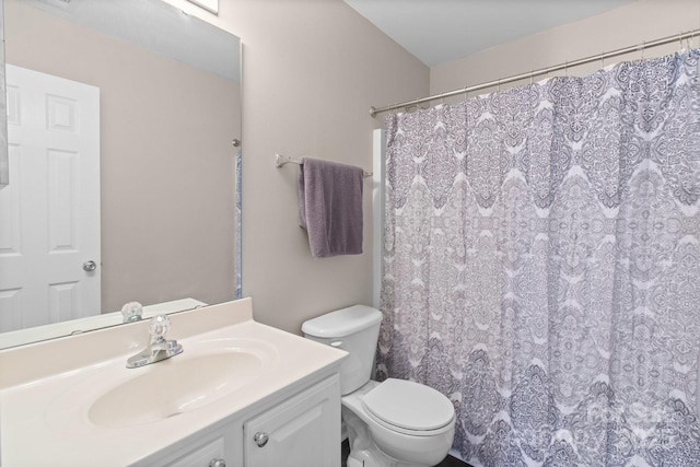 bathroom featuring a shower with curtain, vanity, and toilet