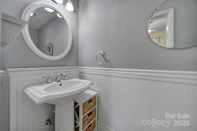 bathroom featuring sink