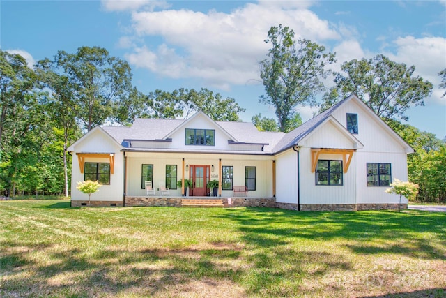 14941 Deer Hollow Dr, Gold Hill, NC 28071 - modern farmhouse featuring covered porch, a front yard, crawl space, and roof with shingles