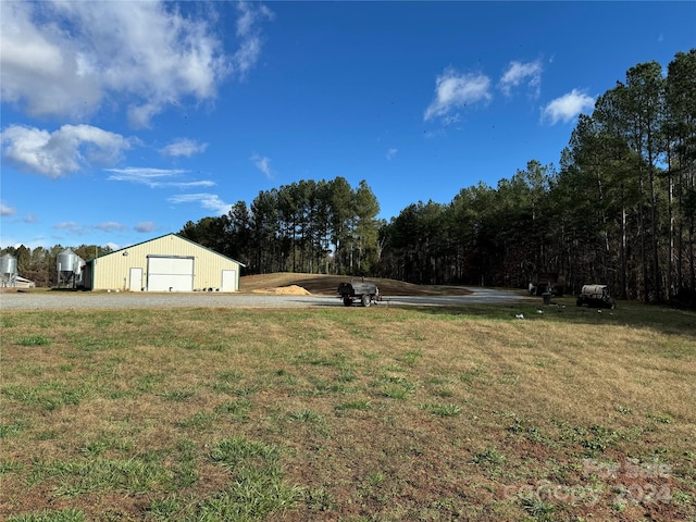 view of yard with an outbuilding and a garage