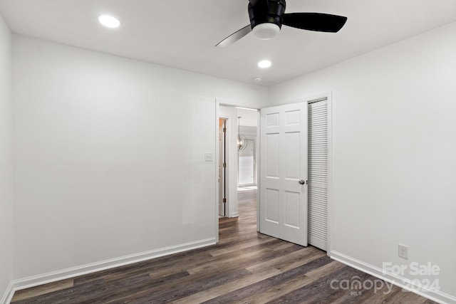 unfurnished bedroom featuring recessed lighting, a closet, dark wood-style flooring, baseboards, and ceiling fan